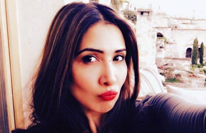 किम पिछले काफी समय से चर्चा से बाहर हैं। किम पिछले काफी समय से चर्चा से बाहर हैं।