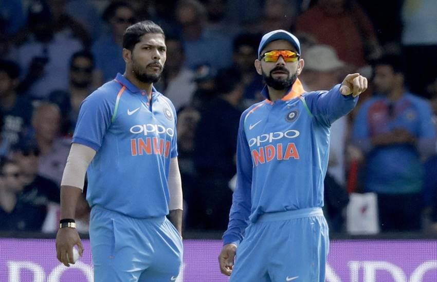 उमेश यादव के साथ कप्‍तान विराट कोहली। (Photo: PTI)