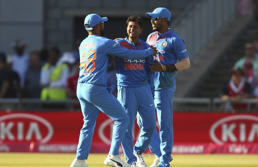 अंग्रेज बल्‍लेबाज का विकेट झटकने के बाद खुशी जाहिर करते कुलदीप यादव। (Photo: PTI)