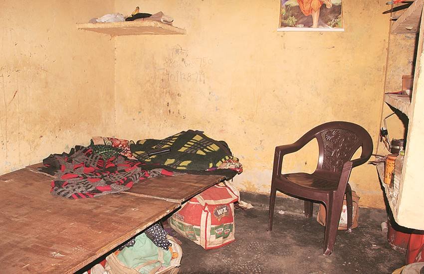 दिल्ली का वह घर जहां तीन बच्चियां भूख के कारण मर गर्इं।