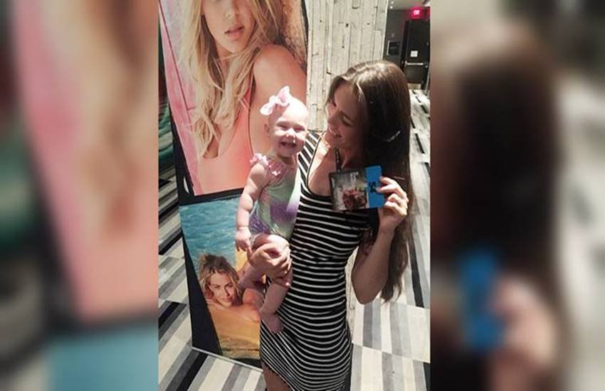 मॉडल मारा मार्टिन अपनी बेटी के साथ
फोटो सोर्स- इंडियन एक्सप्रेस