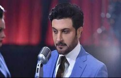 कॉन्सर्ट में पुरुष गायक को गले लगाने पर महिला को कर लिया गिरफ्तार