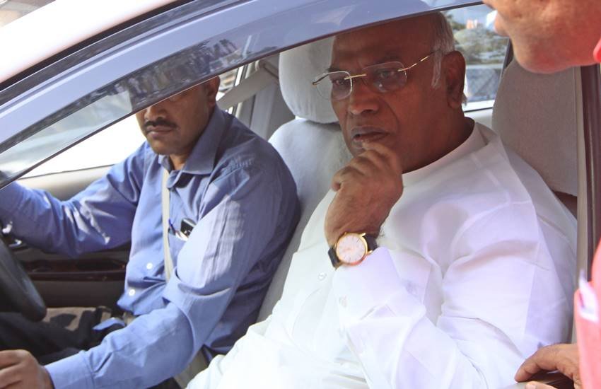 लोकसभा में कांग्रेस के नेता मल्लिकार्जुन खड़गे। (Express Photo by Praveen Jain) लोकसभा में कांग्रेस के नेता मल्लिकार्जुन खड़गे। (Express Photo by Praveen Jain)