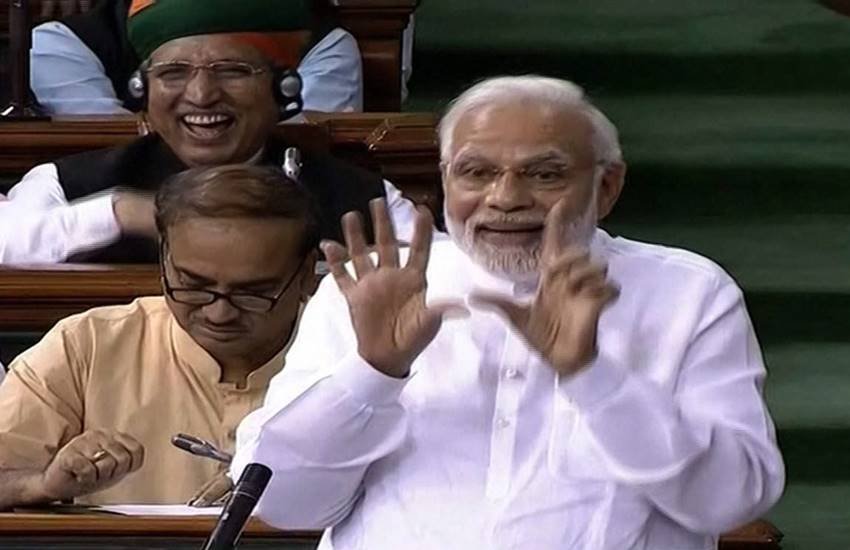 PM Narendra Modi, pm modi, Congress president, Rahul gandhi, Rahul gandhi hugs pm modi, Rahul gandhi winks, no confidence motion, Sonia gandhi, Lok sabha, Parliament, Hindi news, News in Hindi, Jansatta