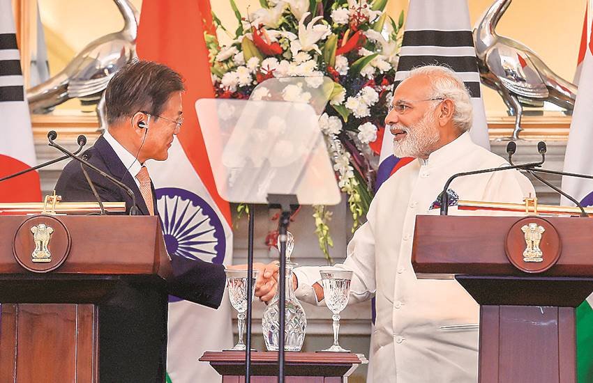 संयुक्त बयान में प्रधानमंत्री मोदी ने कहा कि कोरियाई प्रायद्वीप में शांति प्रक्रिया शुरू करने और इसे आगे बढ़ाने का पूरा श्रेय राष्ट्रपति मून को जाता है। 