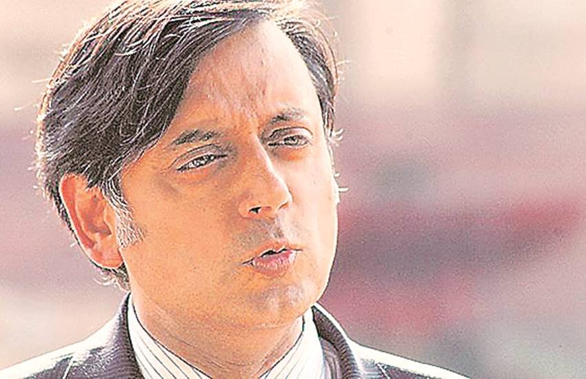 कांग्रेस ने अपने नेता शशि थरूर के हिंदू पाकिस्तान वाले बयान को खारिज करते हुए अपने नेताओं को यह नसीहत दी है कि भाजपा की घृणा का जवाब देते समय वे शब्दों व वाक्यों के चयन में पूरी सावधानी बरतें।