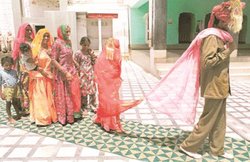 समाजः क्या रुक पाएंगे बाल विवाह?