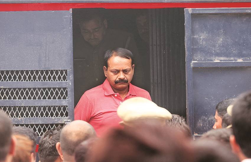 अब तक 40 हत्याएं कर चुके अपराध के इस बेहद शातिर दिमाग शख्स ने भाजपा के पूर्व विधायक कृष्णानंद राय की हत्या कर सुर्खियां बटोरी थीं।