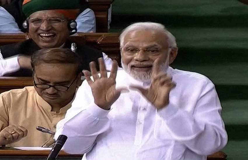 अविश्‍वास प्रस्‍ताव पर बोलते प्रधानमंत्री नरेंद्र मोदी। (Photo : PTI)
