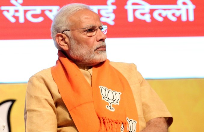 VIDEO: डिबेट में संबित पात्रा को गले लगाने चले कांग्रेस प्रवक्ता, ऐसा रहा बीजेपी नेता का रिएक्शन