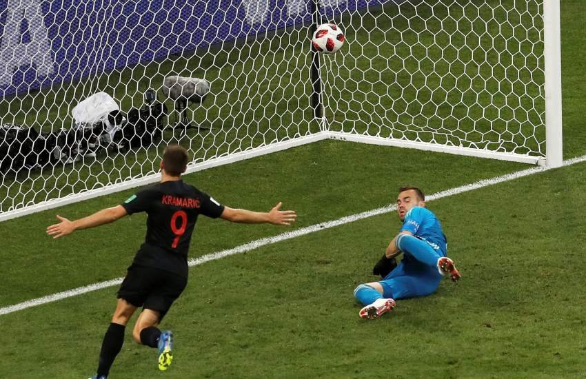 अपनी टीम की ओर से पहला गोल करने के बाद खुशी जाहिर करते क्रोशियाई खिलाड़ी एंद्रेज करामारिक। (Photo: AP)