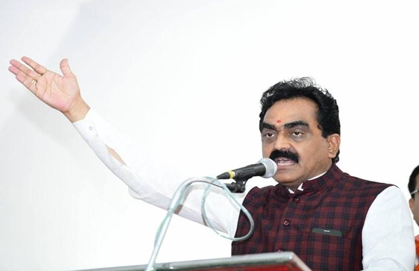 जबलपुर से सांसद और मध्य प्रदेश बीजेपी के अध्यक्ष राकेश सिंह। (फोटो- फेसबुक) जबलपुर से सांसद और मध्य प्रदेश बीजेपी के अध्यक्ष राकेश सिंह। (फोटो- फेसबुक)