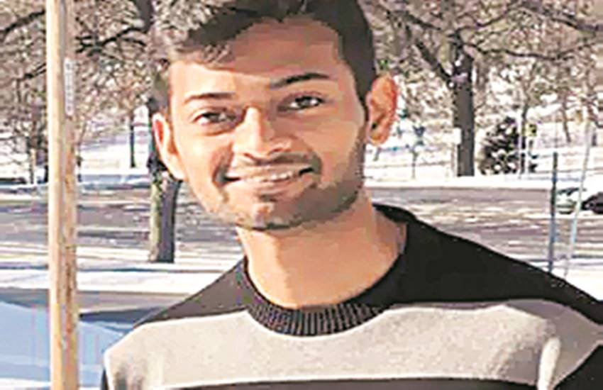 शरत के साथ पढ़ने वाले उनके दोस्तों ने शनिवार देर रात उनके पिता राममोहन को फोन कर इस वारदात की जानकारी दी। 