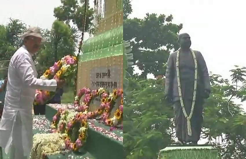 जनसंघ संस्थापक और पूर्व केंद्रीय मंत्री डॉक्टर श्यामा प्रसाद मुखर्जी की जयंती पर उनकी प्रतिमा पर मार्ल्यापण करते पश्चिम बंगाल सरकार के मंत्री अरूप रॉय। (फोटो- एएनआई)