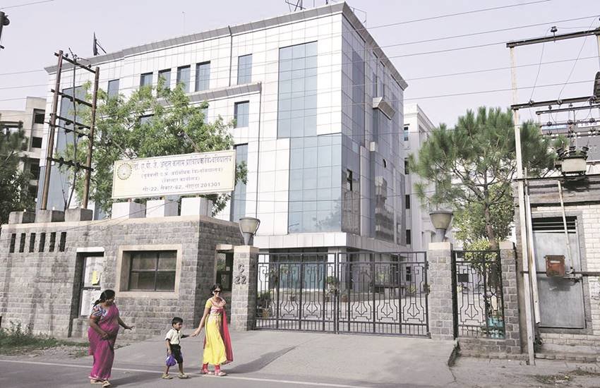 एकेटीयू के नोएडा कैंपस में यूपी इंस्टिट्यूट ऑफ डिजाइन में बैचलर ऑफ डिजाइन और मास्टर ऑफ डिजाइन के पाठ्यक्रम संचालित हो रहे हैं। 