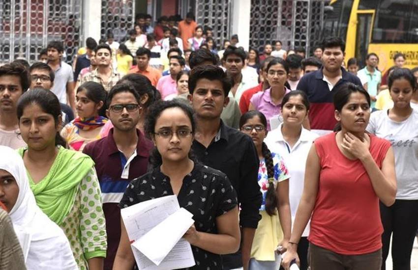UPPSC LT Grade Admit Card 2018: एडमिट कार्ड जारी, यहां से डाउलोड करें अपना प्रवेश पत्र!