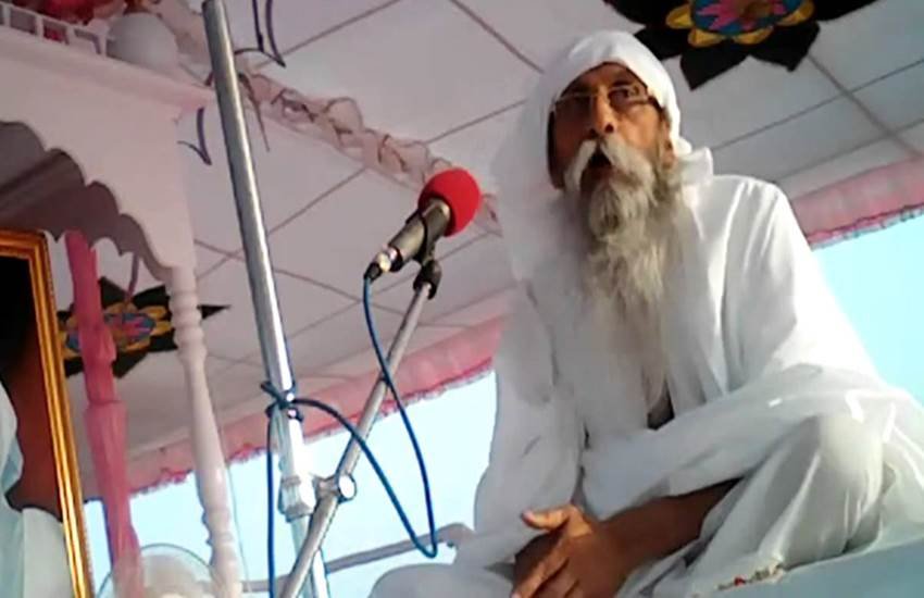 जय गुरुदेव बाबा के उत्‍तराधिकारी उमाकांत तिवारी। फोटो- यू ट्यूब