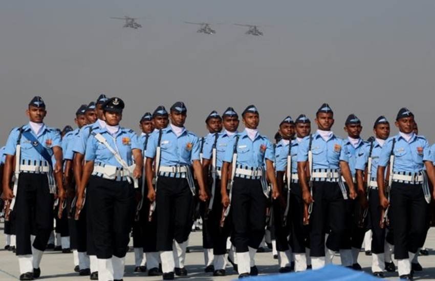 Indian Air Force Recruitment 2018: दोनों पदों के लिए आप ऑनलाइन आवेदन careerindianairforce.cdac.in पर कर सकते हैं। 
