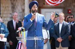 अमेरिका: पहले सिख अटॉर्नी जनरल पर नस्लीय टिप्पणी करने वाले रेडियो जॉकी ने मांगी माफी, हुए थे सस्पेंड