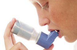 बरसात में घर की सीलन बना सकती है अस्थमा का शिकार, इन उपायों से हो सकता है बचाव