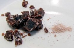 सफेद नमक से ज्यादा फायदेमंद होता है काला नमक, इन 6 बीमारियों से दिला सकता है निजात