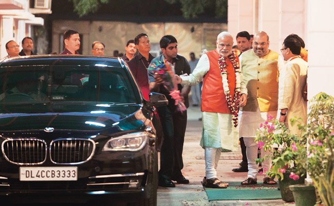 pm modi bmw, pm modi's BMW Seven Series, modi's Range Rover HSE, Narendra modi's cars, pm modi car collections, car collections of pm modi