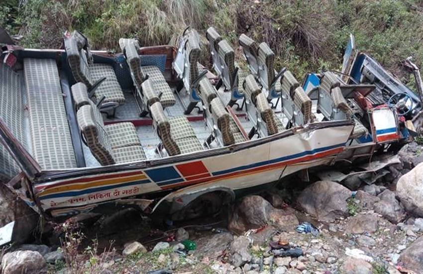 उत्तराखंड के पौड़ी जिले में हादसा, 70 फुट गहराई में परखचे उड़े