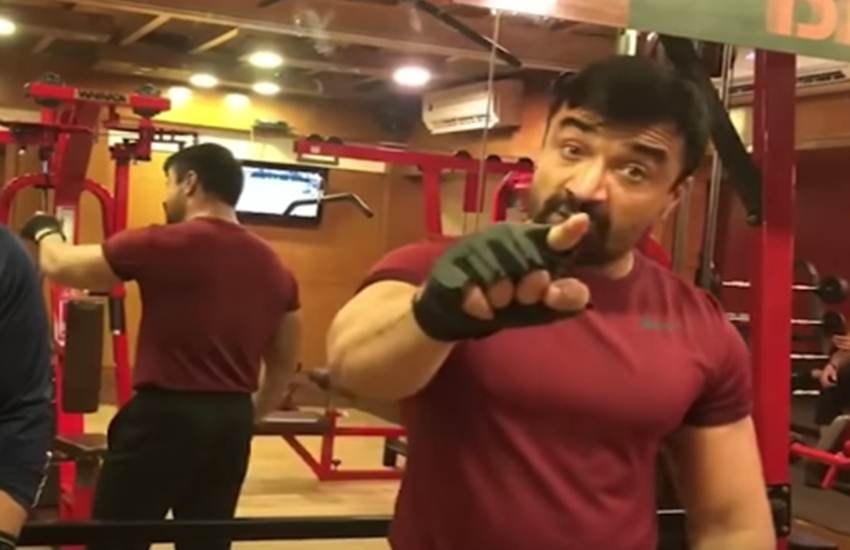 एजाज खान ने इस वीडियो में अपनी नशे की लत के बारे में भी बात कही।