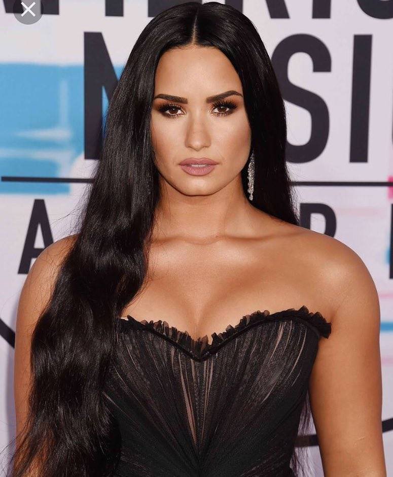 Demi Lovato And Joe Jonas. Demi lovato, demi lovato relationship, demi lovato drungs adicted, Drungs addicted demi lovato, priyanka chopra, nick jonas
