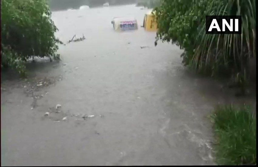 दिल्ली में भारी बारिश के बाद जलजमाव (Pic credit- ANI)