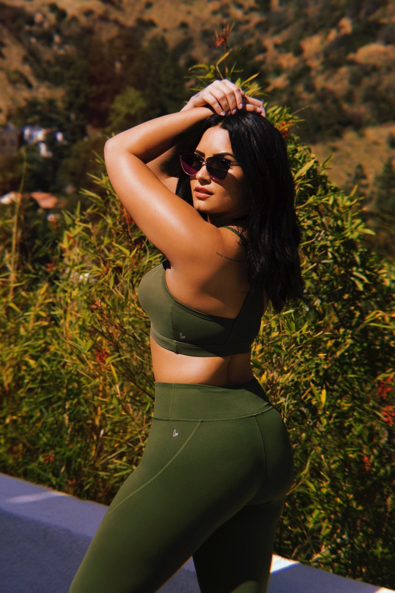 Demi Lovato And Joe Jonas. Demi lovato, demi lovato relationship, demi lovato drungs adicted, Drungs addicted demi lovato, priyanka chopra, nick jonas