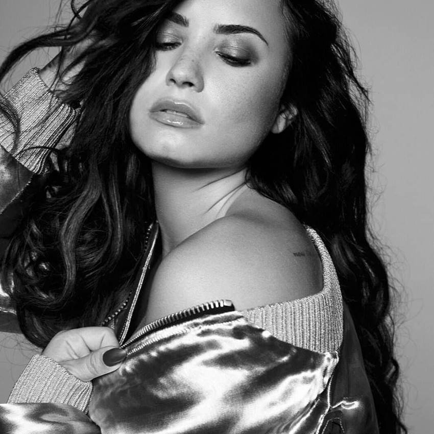 Demi Lovato And Joe Jonas. Demi lovato, demi lovato relationship, demi lovato drungs adicted, Drungs addicted demi lovato, priyanka chopra, nick jonas