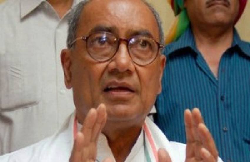 एमपी सीएण द्वारा देशद्रोही कहे जाने पर गुस्से में गिरफ्तारी देने पहुंचे दिग्विजय सिंह 