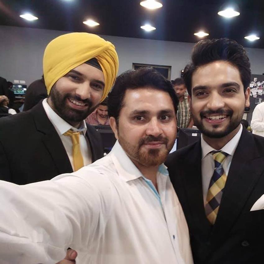 manmeet kaur anchor, harmeet kaut Reporter, pakistani sikh acnhor, pakistani sikh reporter, jansatta photos