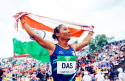 VIDEO: राष्ट्रगान के दौरान बहते रहे हिमा दास के आंसू, यह बोली गोल्डन गर्ल