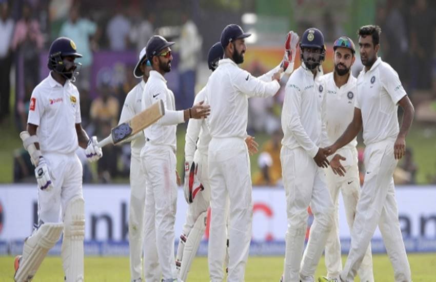 भारतीय टीम बुधवार से इंग्लैंड के खिलाफ 5 मैचों की टेस्ट सीरीज खेलने मैदान में उतरेगी। इस सीरीज के हर मैच में दोनों ही टीमें अपने बेस्ट प्लेइंग इलेवन के साथ खेलना चाहेगी। भारतीय टीम के ऑलराउंडर हार्दिक पंड्या, आर अश्विन और रविंद्र जडेजा के लिए भी यह सीरीज कई मायनों में खास है। इन खिलाड़ियों के पास एक बार फिर अपने हुनर को साबित करने का मौका है। आइए जानते हैं कुछ ऐसे भारतीय खिलाड़ियों के बारे में जिन्होंने इंग्लैंड दौरे पर उम्मीद से बढ़कर प्रदर्शन कर सभी को हैरान करने का काम किया। (फोटो सोर्स- एपी)