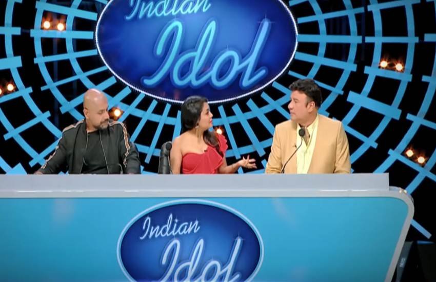 Indian Idol 10, Neha Kakkar, confronted with Neha Kakkar, video viral on social media, Neha Kakkar anu malik, Neha Kakkar dilbar dilbar, Neha Kakkar troll