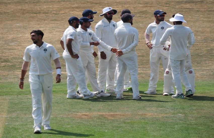 मैच के दौरान टीम इंडिया। (Photo Courtesy: BCCI)