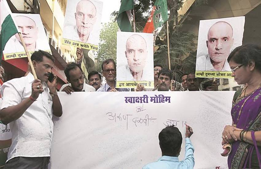 पाकिस्तान ने गुरुवार को कहा कि भारतीय नागरिक कुलभूषण जाधव की सजा पर आईसीजे में उसका मामला ‘‘ बहुत मजबूत ’’ है। पाकिस्तान ने गुरुवार को कहा कि भारतीय नागरिक कुलभूषण जाधव की सजा पर आईसीजे में उसका मामला ‘‘ बहुत मजबूत ’’ है।