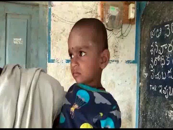 रोते बच्चे को चुप कराने के लिए मंह में डाल दिया मिर्च पाउडर
फोटो सोर्स - एएनआई