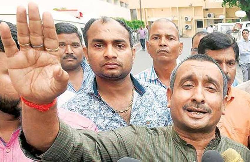उन्नाव से भाजपा विधायक कुलदीप सिंह सेंगर पर बलात्कार मामले में सीबीआई द्वारा चार्जशीट दायर किये जाने के बाद पार्टी बैकफुट पर आ गयी है।