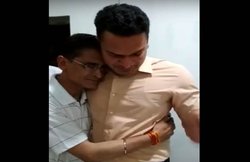 ट्रांसफर की खबर सुनते ही सबके सामने फूट-फूट कर रोने लगे एसपी, वायरल हो रहा वीडियो