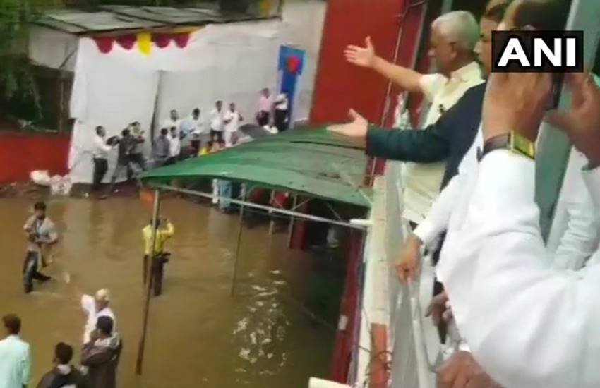 नागपुर विधानसभा परिसर में बारिश से हुआ जलभराव। (फोटो सोर्स- एएनआई)