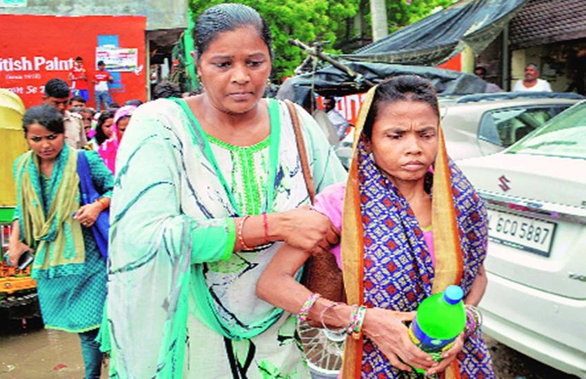 मंडावली के साकेत ब्लॉक और तालाब चौक में मामत का माहौल बना है।