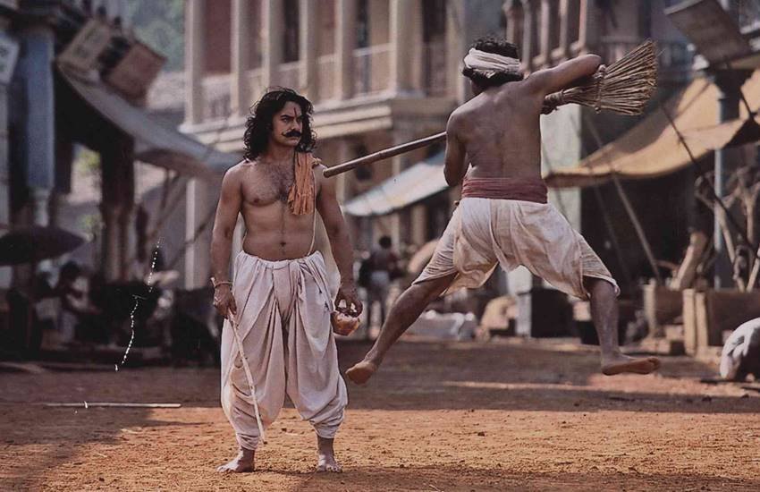 मंगल पांडे के जीवन पर बनी फिल्म का एक सीन। (एक्सप्रेस आर्काइव फोटो)