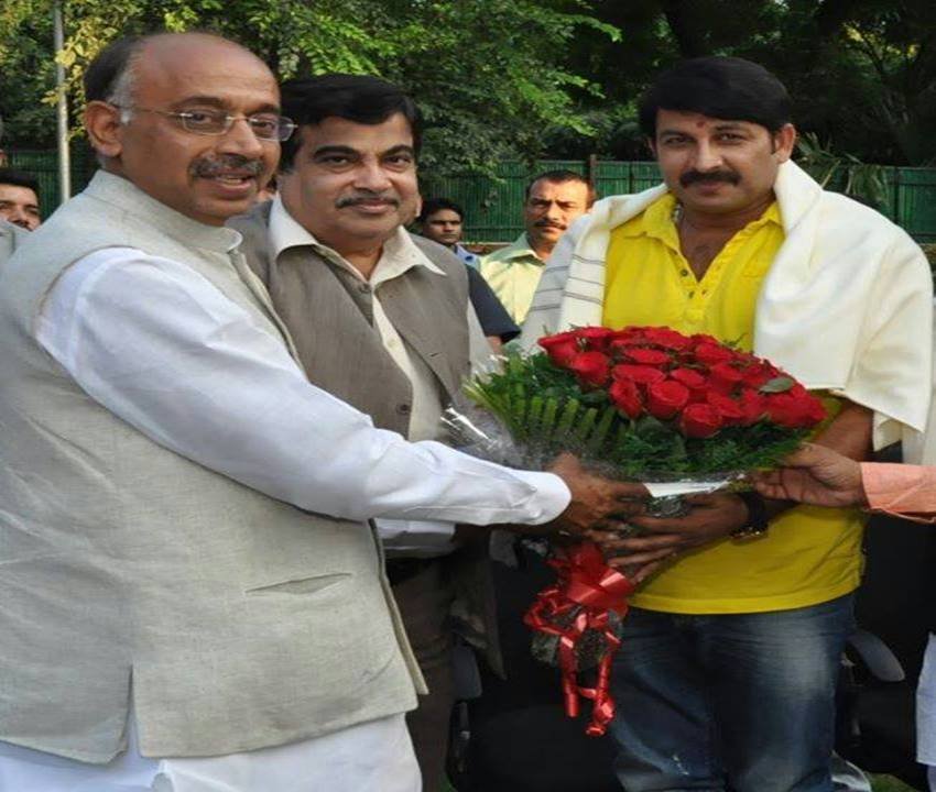 khesari lal yadav, manoj tiwari, pawan singh, nirahua, bhojpuri, actor, politics, पवन सिंह, निरहुआ, मनोज तिवारी, रवि किशन, भोजपुरी, अभिनेता, सियासत, राजनीति