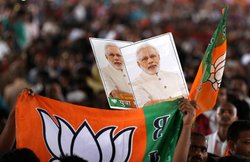 जयपुर: नरेंद्र मोदी की रैली में काले कपड़ों पर बैन, कुछ लोगों का दावा- बनियान तक उतरवाई