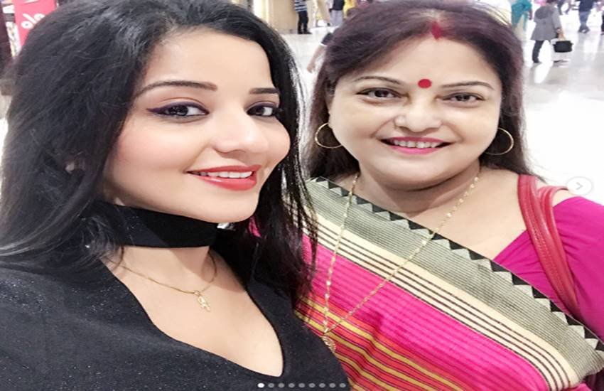 अभिनेत्री मोनालिसा और उनकी मां
फोटो सोर्स - इंस्टाग्राम