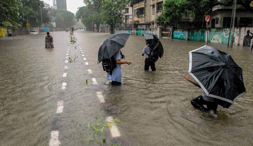 हालांकि सरकार ने स्कूल बंद करने का आदेश दिया है।