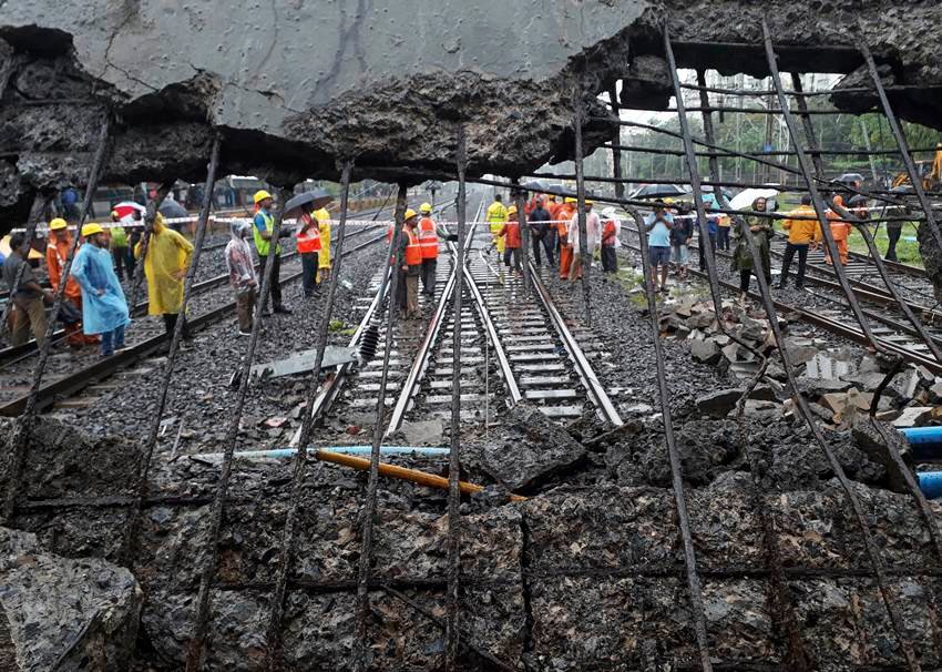 Andheri bridge collapse, Andheri foot overbridge collapse, Mumabi rain, Andheri road overbridge collapse, Andheri Station, foot overbridge collapse in Mumbai, foot overbridge collapse in Andheri,foot overbridge news, andheri news